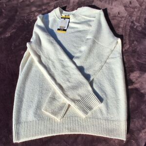 NWT GAP Crewneck Meduim Sweater